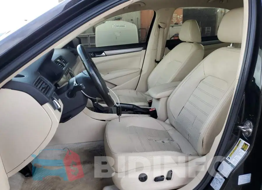 1VWBS7A30FC044136 Photo# 7