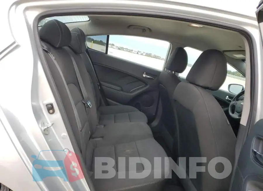 KNAFK4A69E5163753 Photo# 10