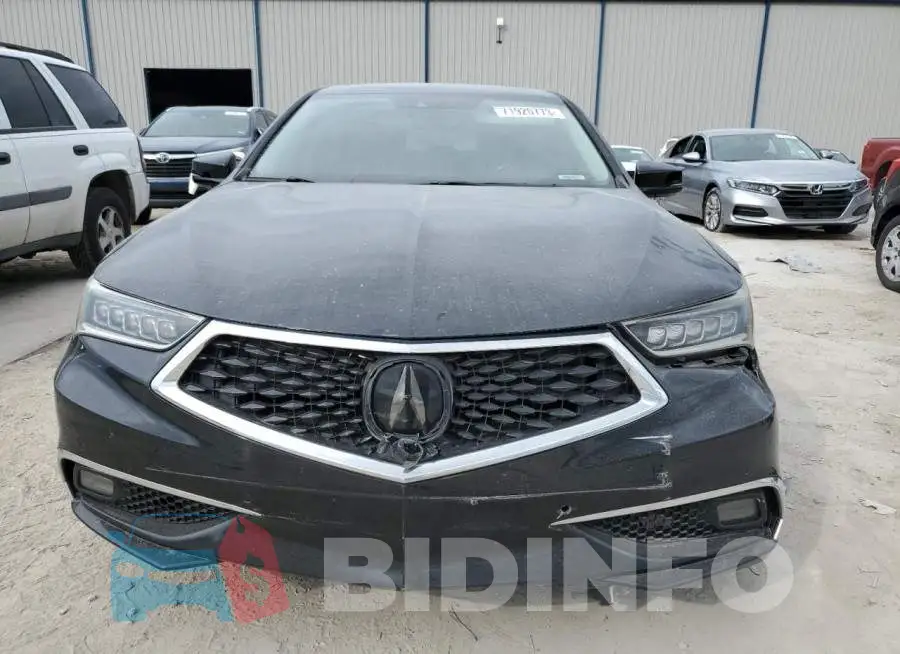 19UUB2F78JA012082 Photo# 5