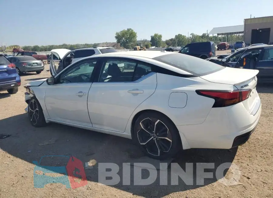 1N4BL4CV7PN305044 Photo# 2