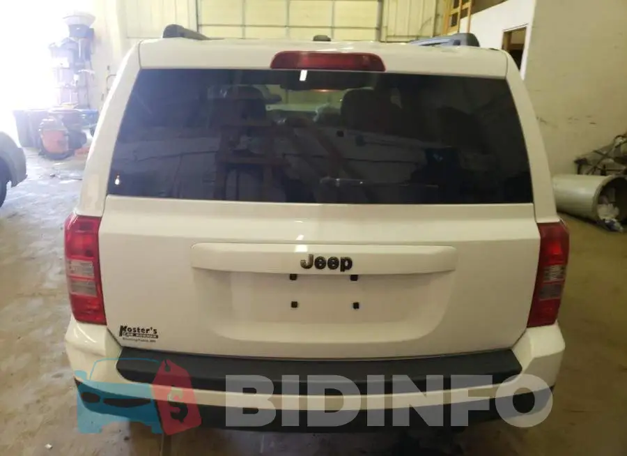 1C4NJRFBXFD152272 Photo# 6