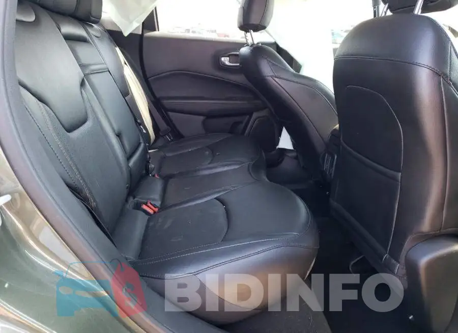3C4NJDCB4KT842482 Photo# 11