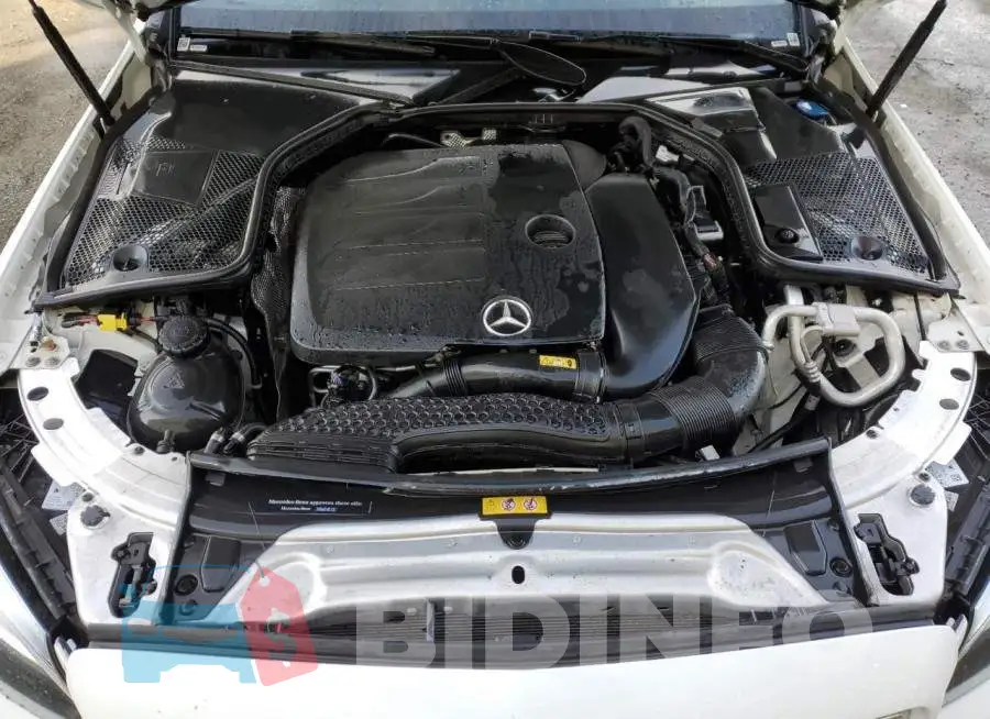 55SWF8DB4KU305085 Photo# 11