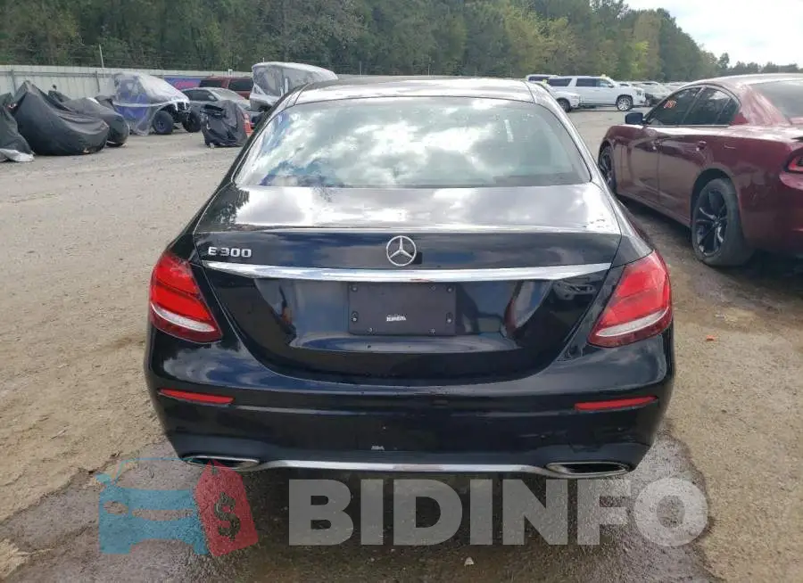 WDDZF4JB2JA400110 Photo# 6