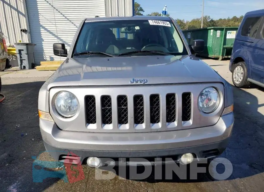 1C4NJPFB5FD350679 Photo# 5