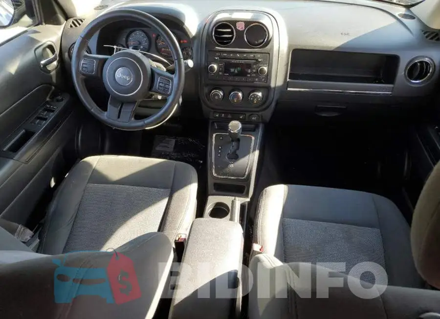 1C4NJPFB5FD350679 Photo# 8