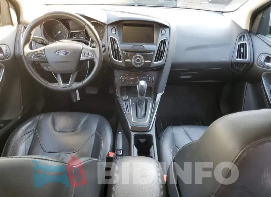 1FADP3N22GL305247 Photo# 8