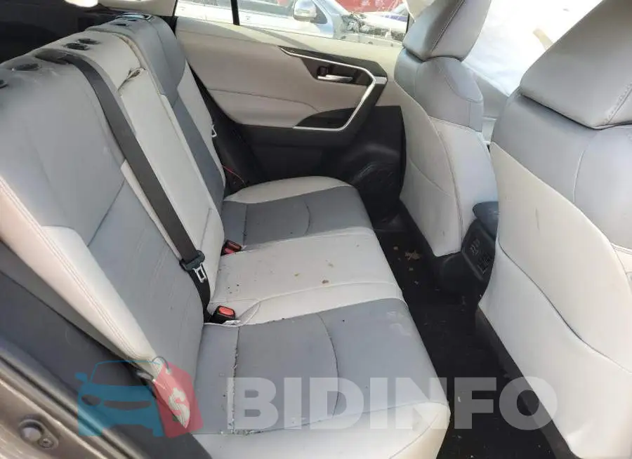 2T3C1RFV3MC172513 Photo# 11