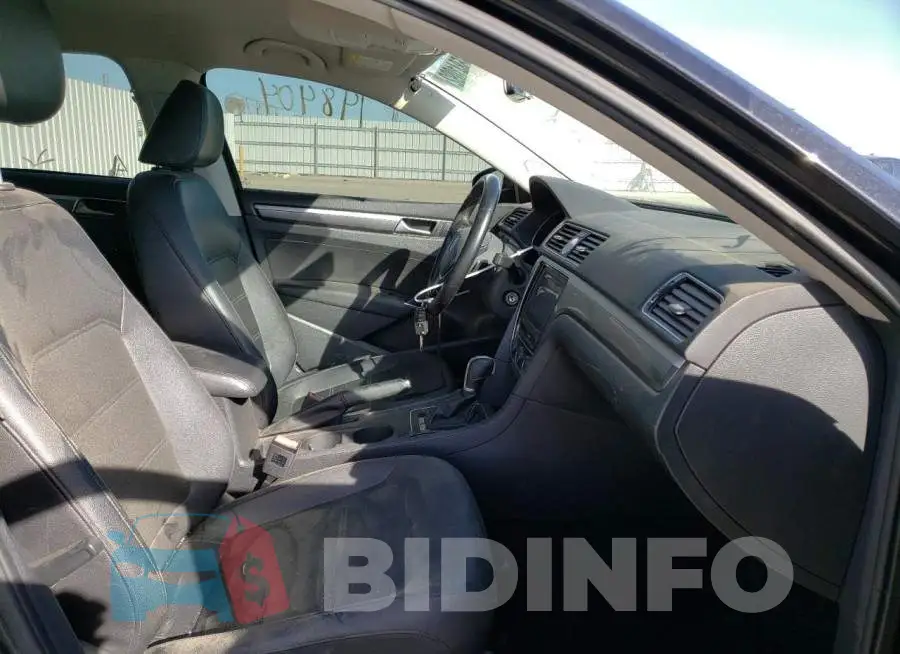1VWDT7A3XHC010178 Photo# 5