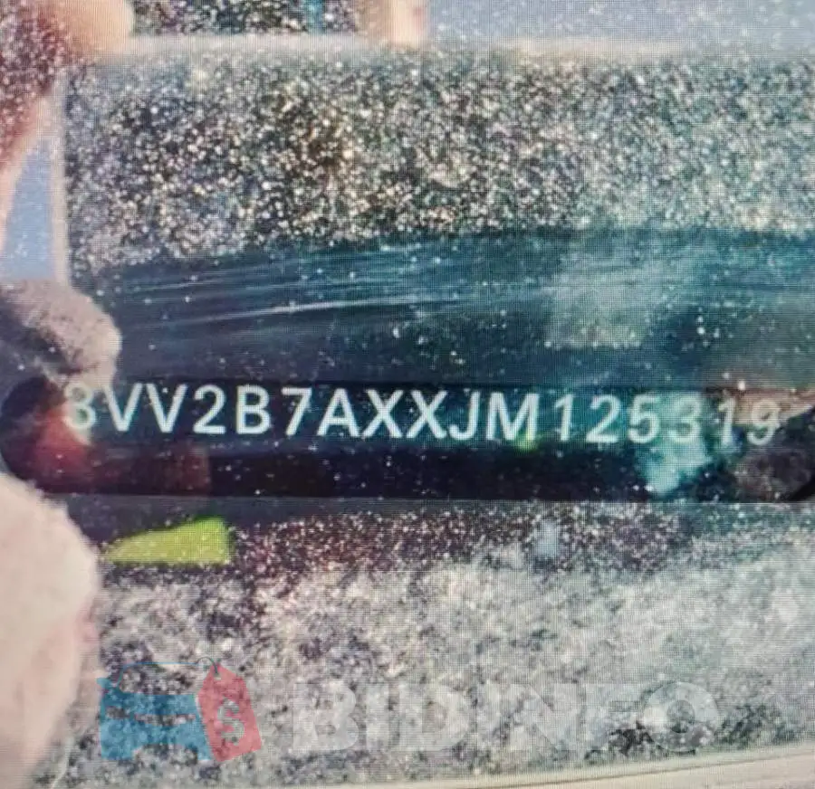 3VV2B7AXXJM125319 Photo# 12