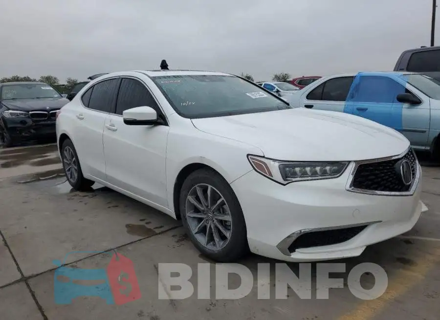 19UUB1F37JA010363 Photo# 4