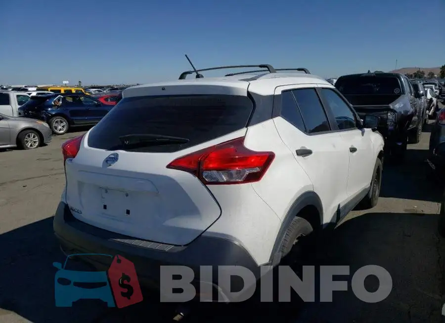3N1CP5CU8JL521592 Photo# 3