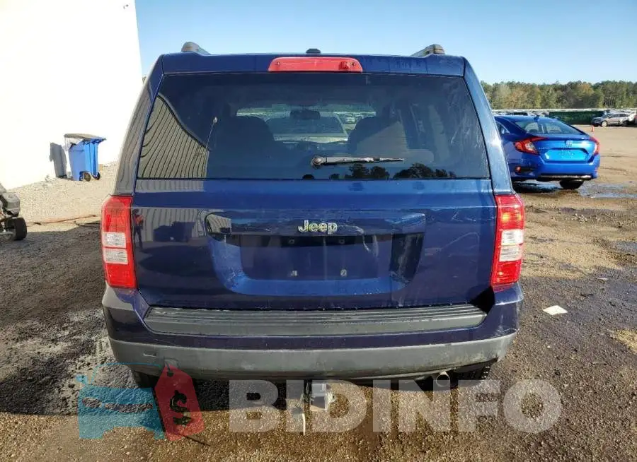 1C4NJPBB2GD700096 Photo# 6