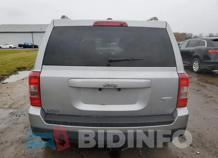 1C4NJPFB1ED744811 Photo# 6