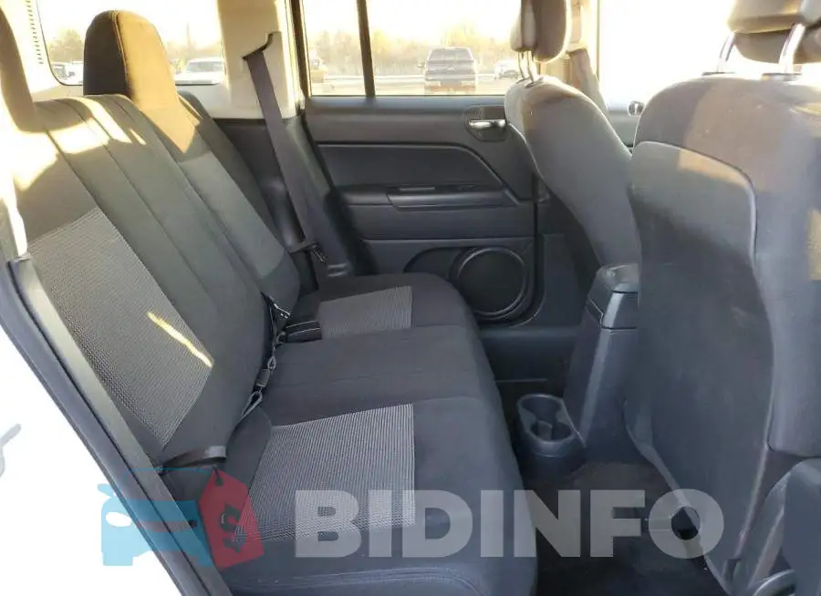 1C4NJRFB4ED885402 Photo# 11