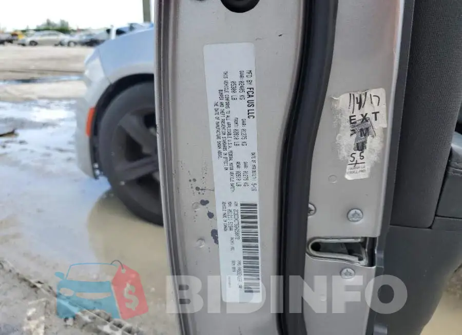 2C3CDXCT5GH258072 Photo# 13