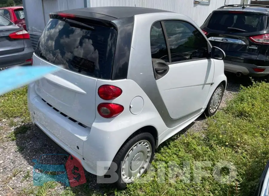 WMEEJ3BA9FK812244 Photo# 4