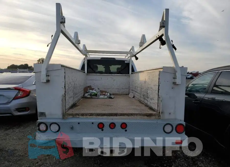 1FD8X3E60JEB24377 Photo# 6