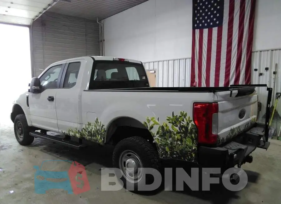 1FT7X2B67JEC99241 Photo# 2