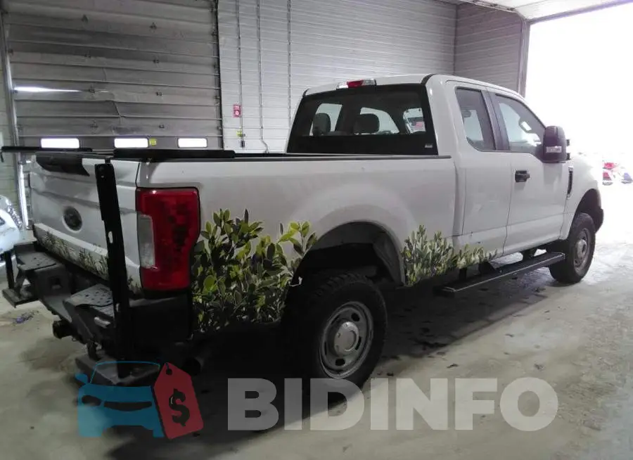 1FT7X2B67JEC99241 Photo# 3