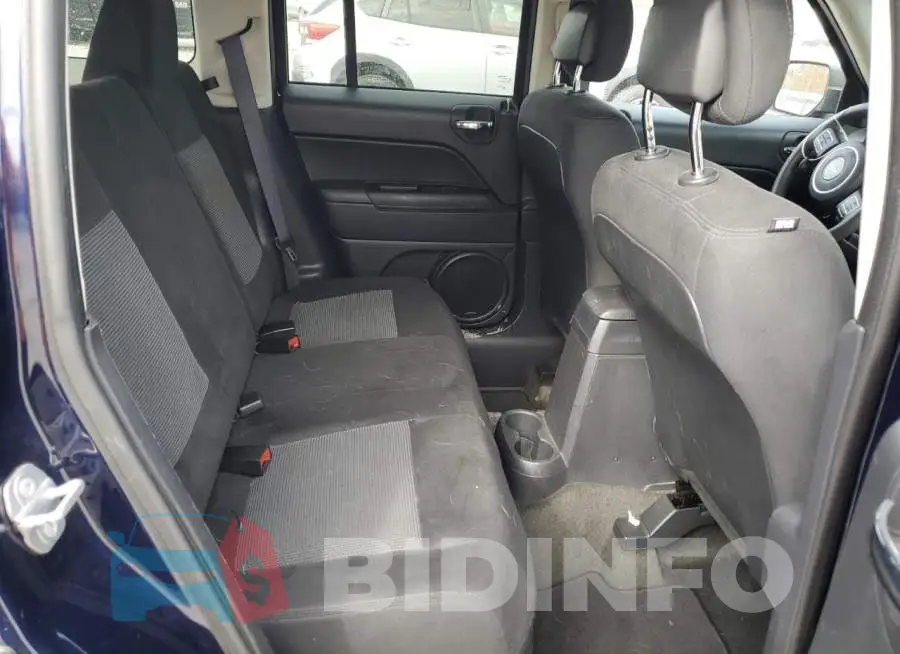 1C4NJPBAXGD727652 Photo# 10