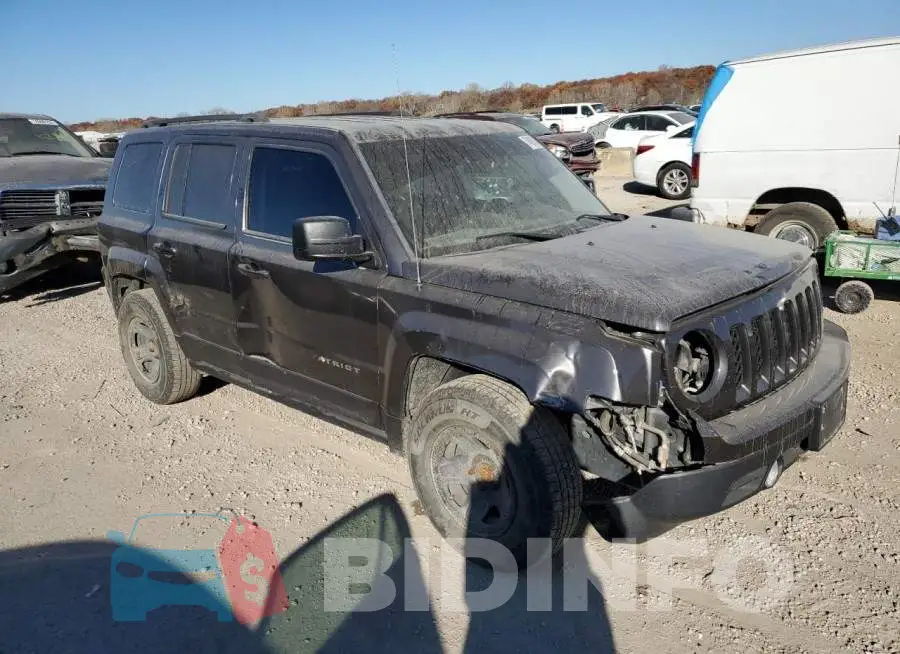1C4NJPFB5GD526938 Photo# 4