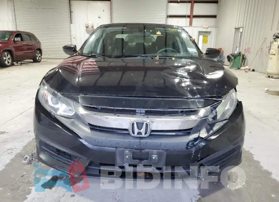19XFC2F5XHE228297 Photo# 5