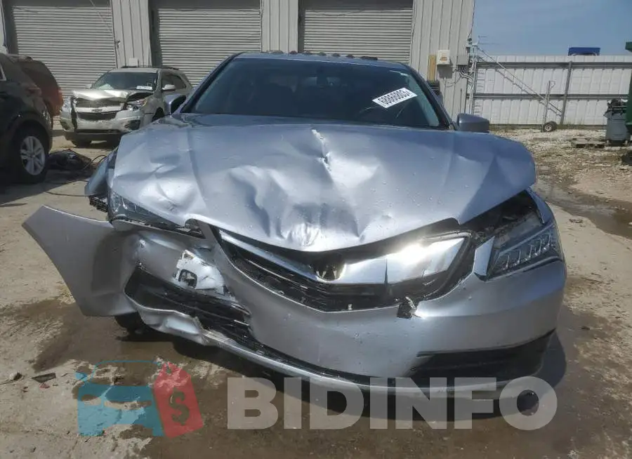 19UUB2F35FA004672 Photo# 5