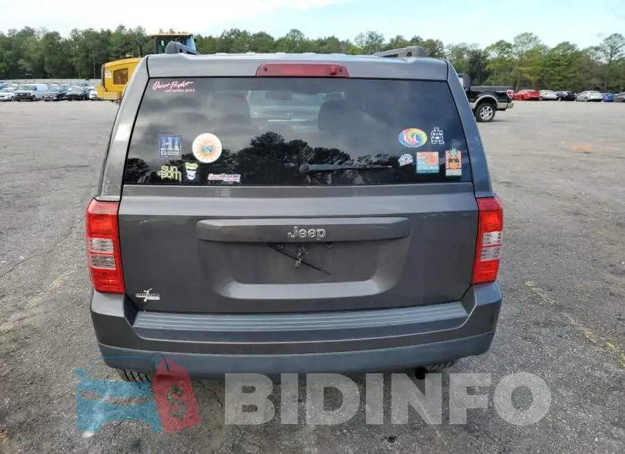 1C4NJPBBXED758356 Photo# 6
