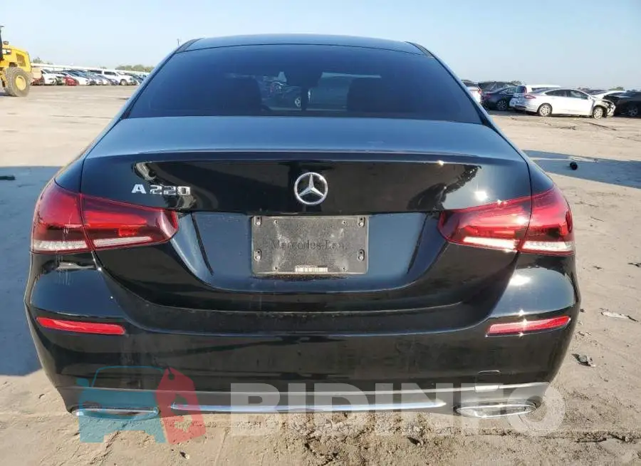 WDD3G4EB9KW022501 Photo# 6