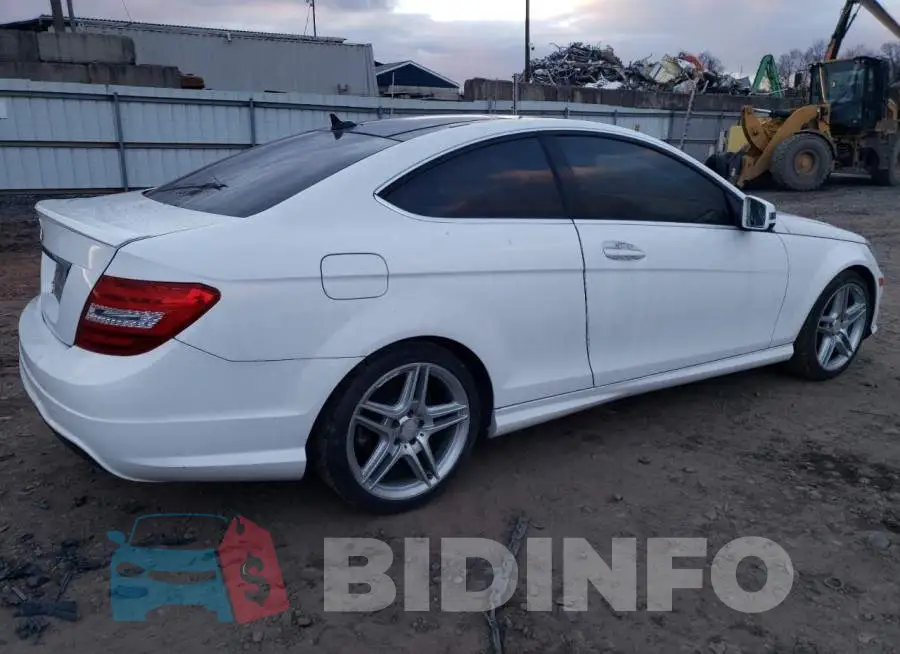 WDDGJ4HB1EG170381 Photo# 3