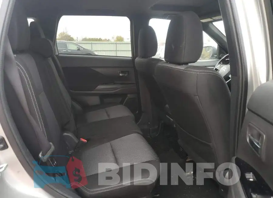 JA4AD3A37JZ049044 Photo# 11