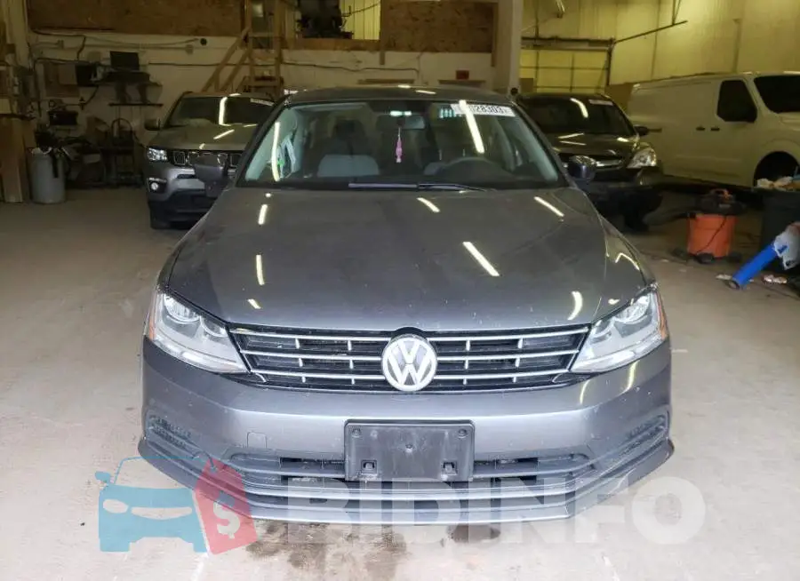 3VW2B7AJ2JM250323 Photo# 5