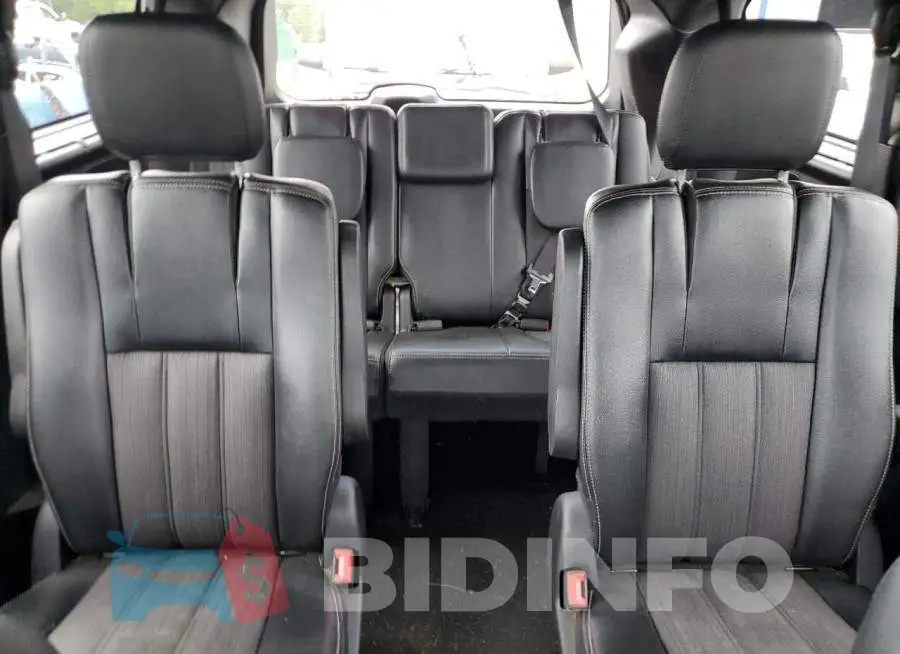 2C4RC1HG9GR158438 Photo# 10
