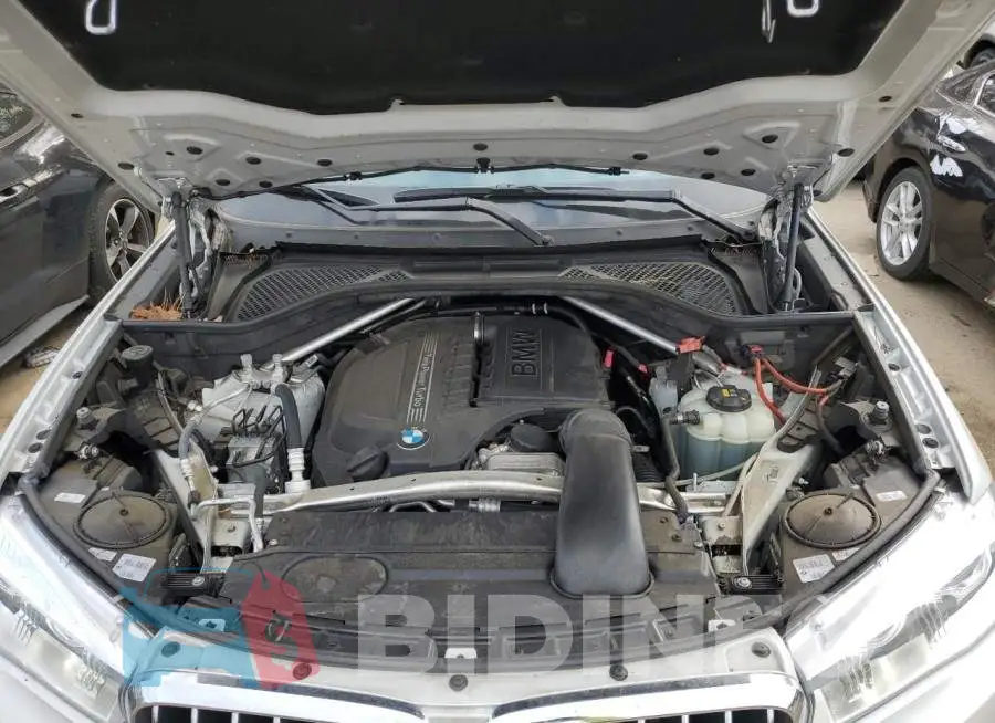 5UXKR2C55J0X10352 Photo# 12