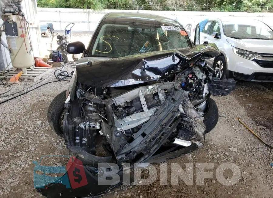 JA4AD2A39JZ013916 Photo# 5