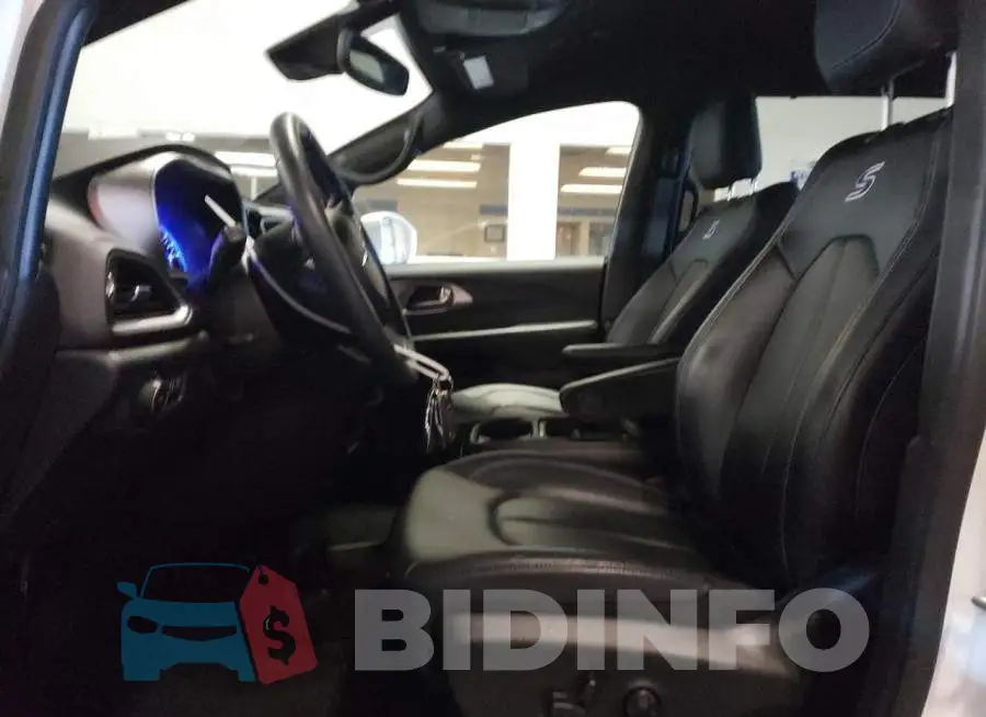 2C4RC3BG9LR289982 Photo# 7