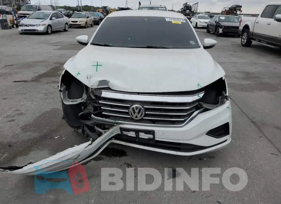 1VWSA7A38LC017989 Photo# 5