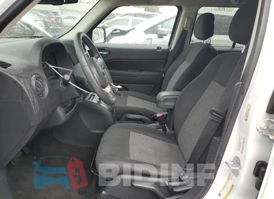 1C4NJPFB9ED692165 Photo# 7