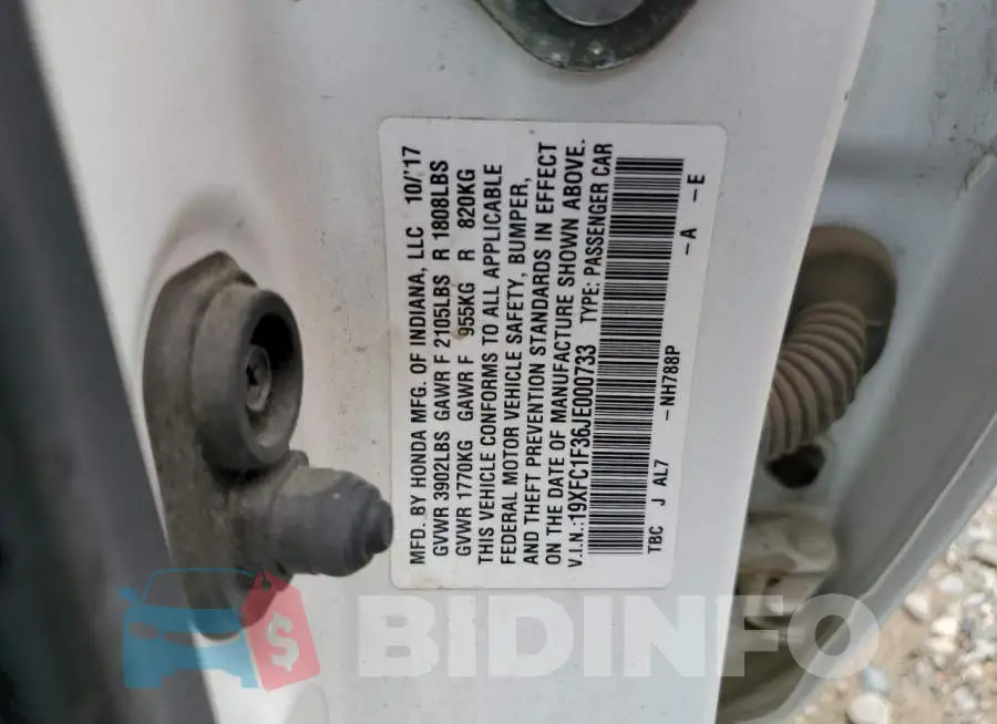 19XFC1F36JE000733 Photo# 12