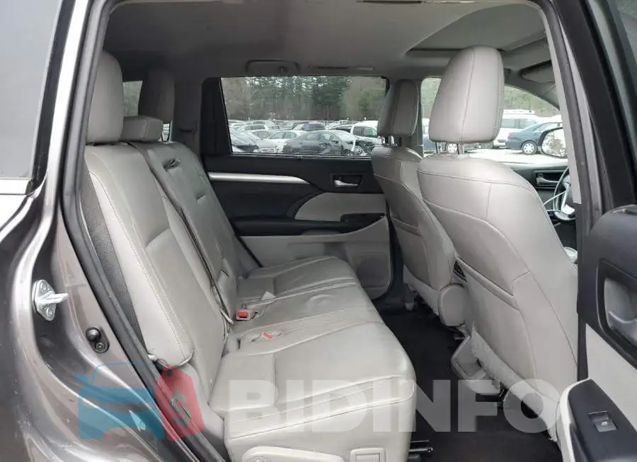 5TDJKRFH8FS172752 Photo# 11