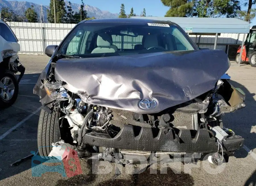 5TDKZ3DCXHS785821 Photo# 5