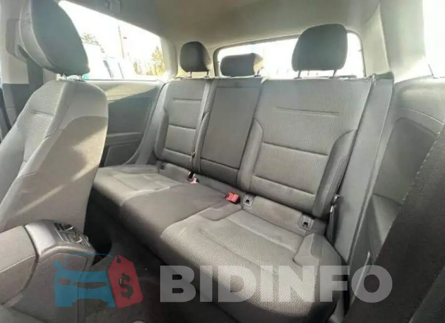 3VW817AU3FM011586 Photo# 6