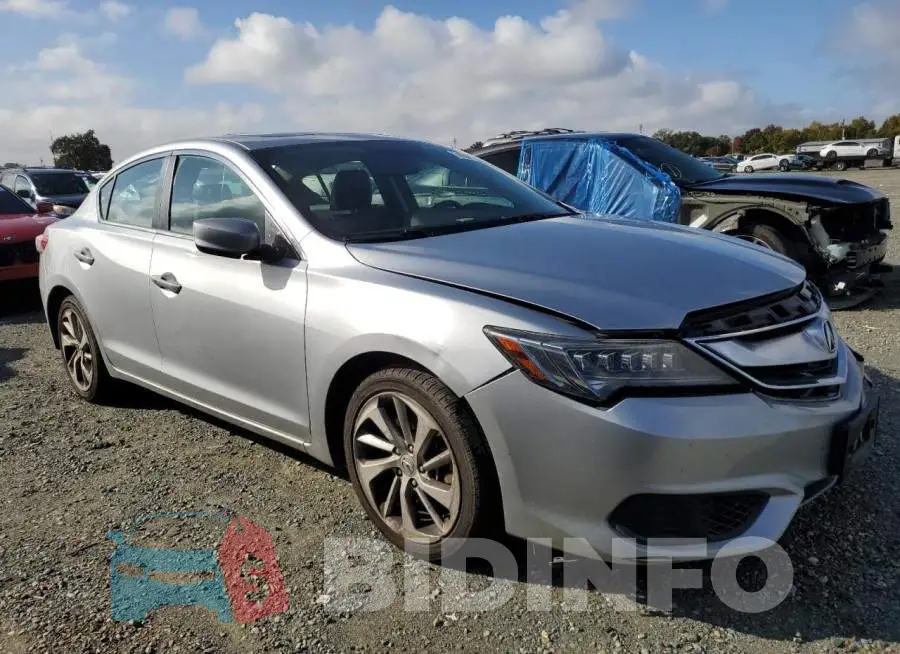 19UDE2F35JA009595 Photo# 4