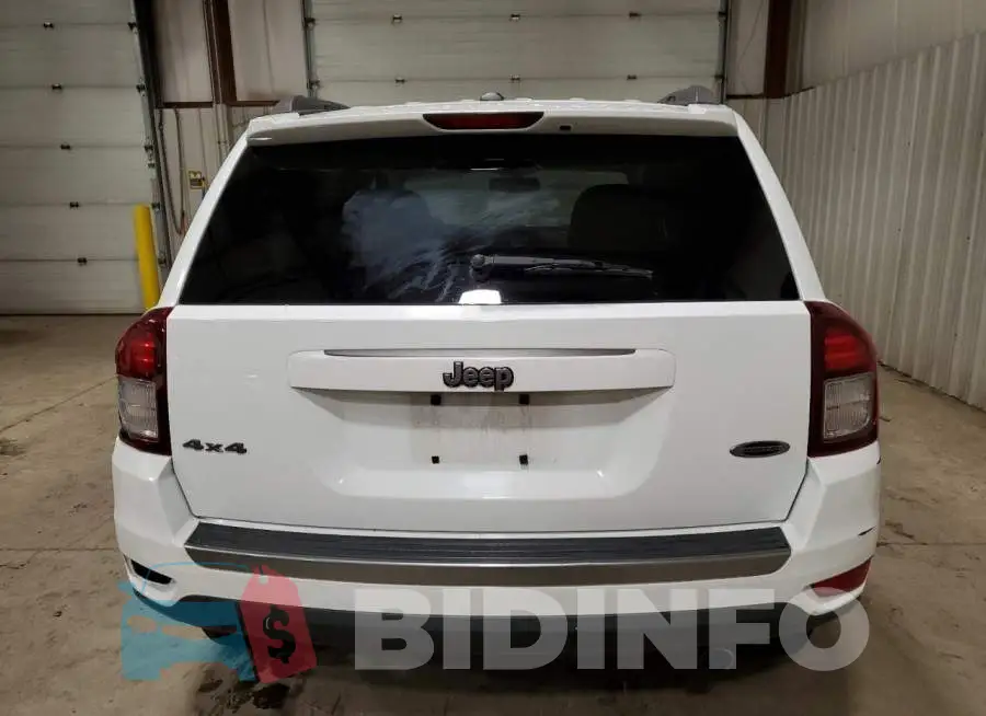 1C4NJDBBXGD596939 Photo# 6