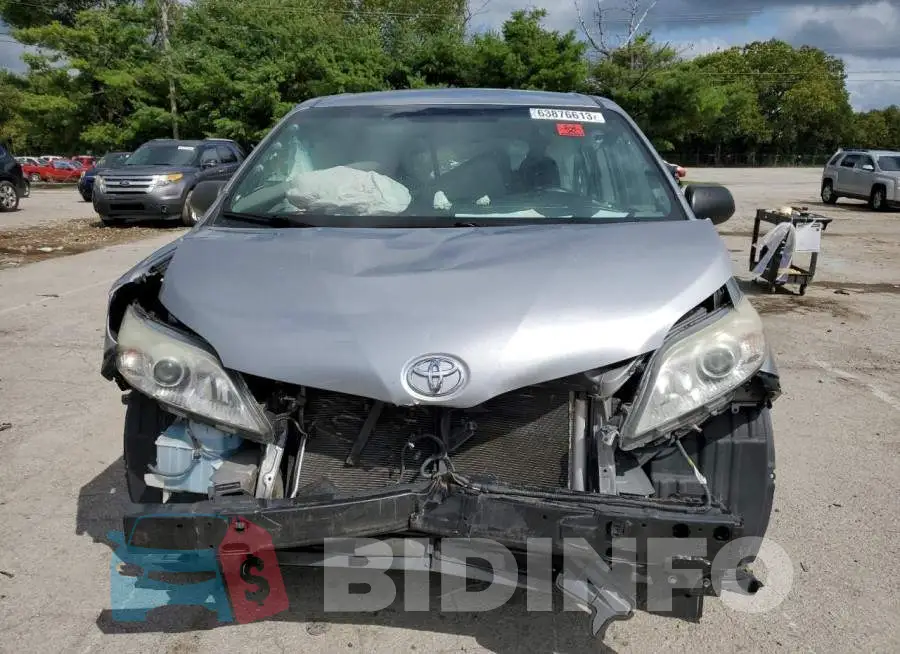 5TDZZ3DC2HS783835 Photo# 5