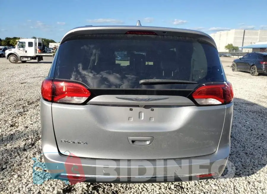 2C4RC1EG4HR627778 Photo# 6