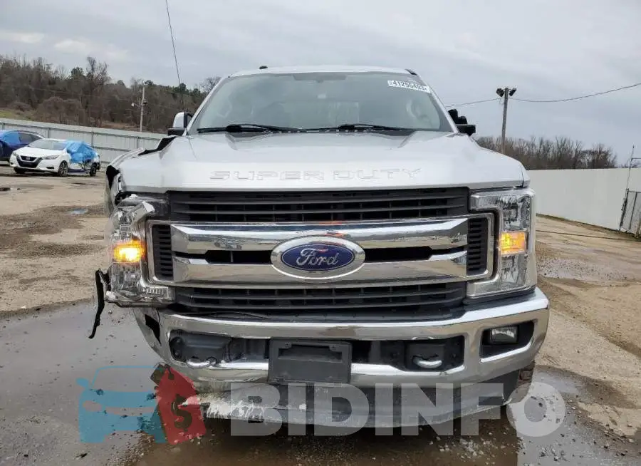 1FT7W2B61JEB33817 Photo# 5