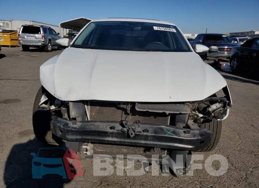 1VWGT7A33HC011413 Photo# 5