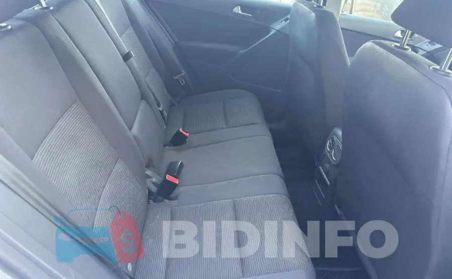 WVGAV7AX5HK043335 Photo# 6
